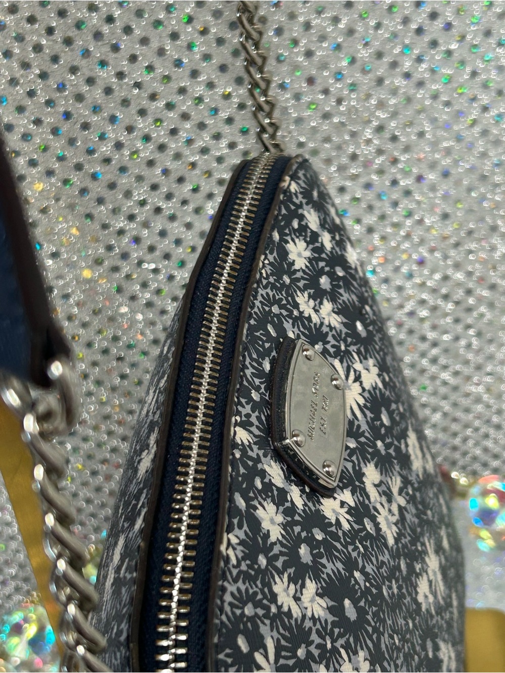 Michael Kors Black & White Floral Crossbody Bag Approx. 10 x 7 x 4 - Picture 7 of 17